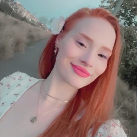 Meet your Posher, Claire - Picture 1 of 1